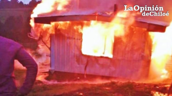 incendio isla Chaulinec 29-11-2019