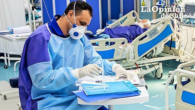médico y paciente con covid-19
